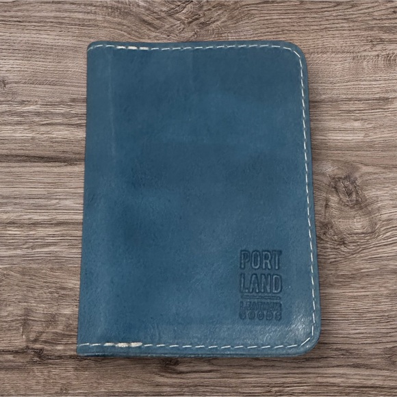 🦄 Portland Leather AP Passport Holder in Aqua! - Picture 1 of 4